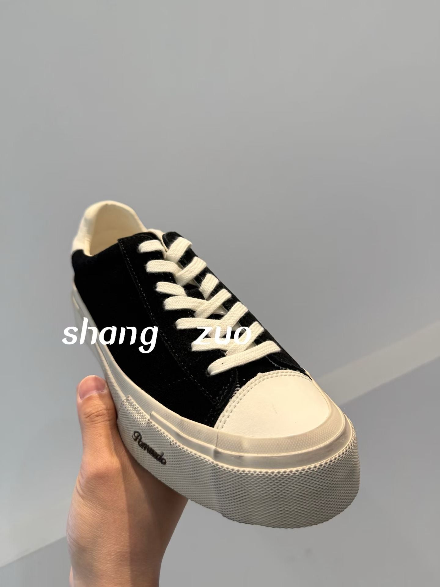 Classic Casual Sneakers – Lightweight & Comfortable Everyday Shoes