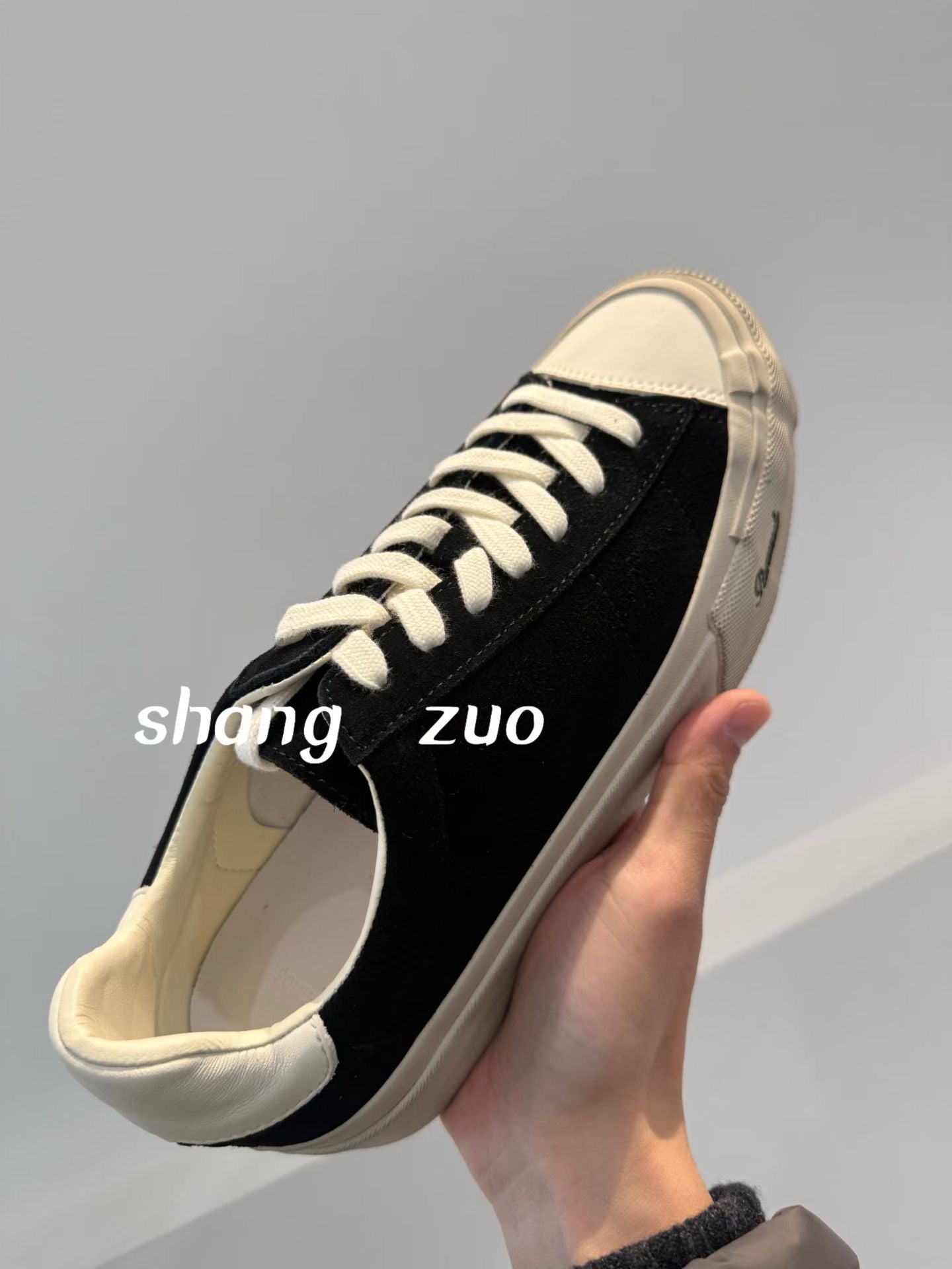 Classic Casual Sneakers – Lightweight & Comfortable Everyday Shoes