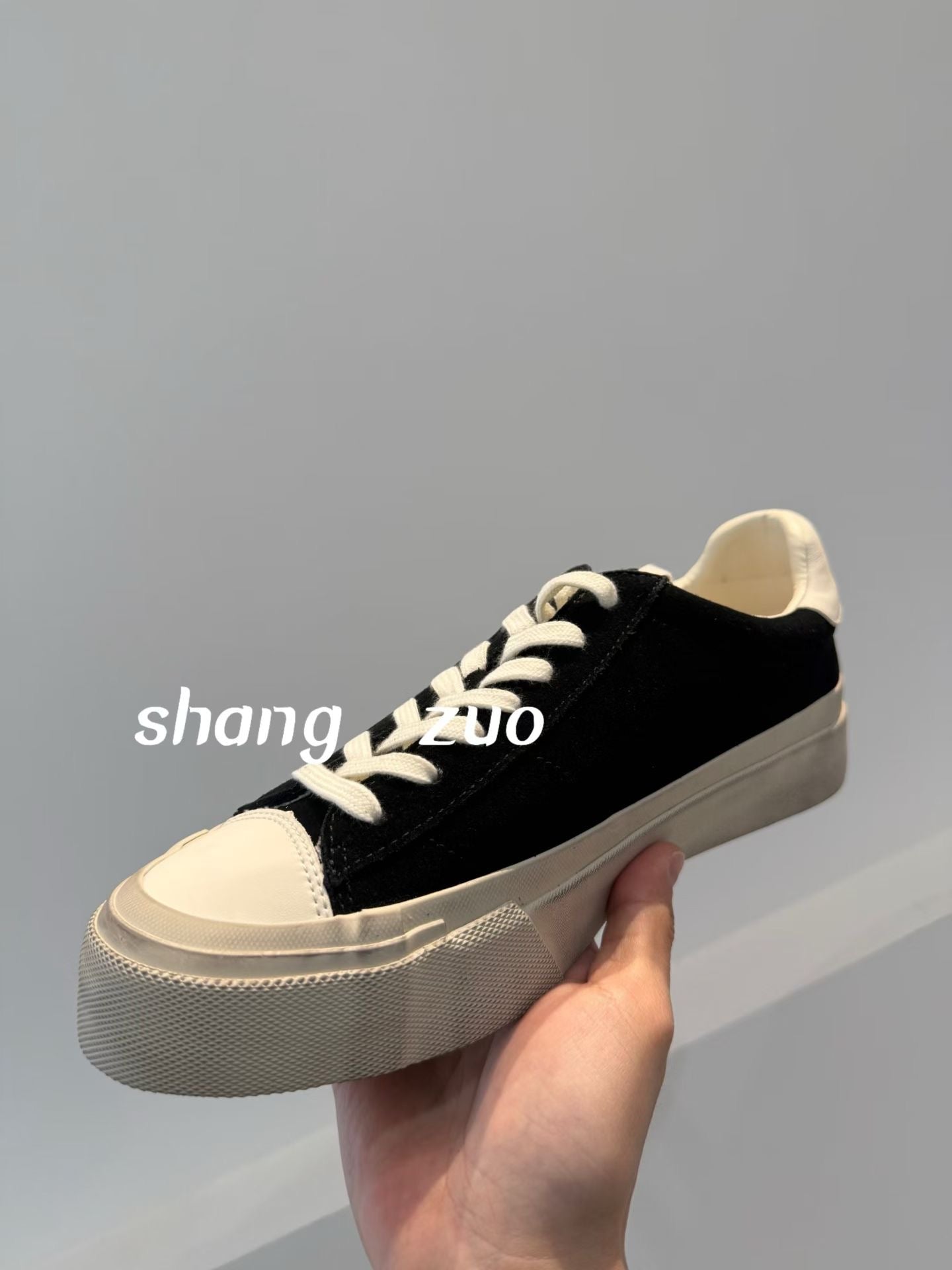 Classic Casual Sneakers – Lightweight & Comfortable Everyday Shoes