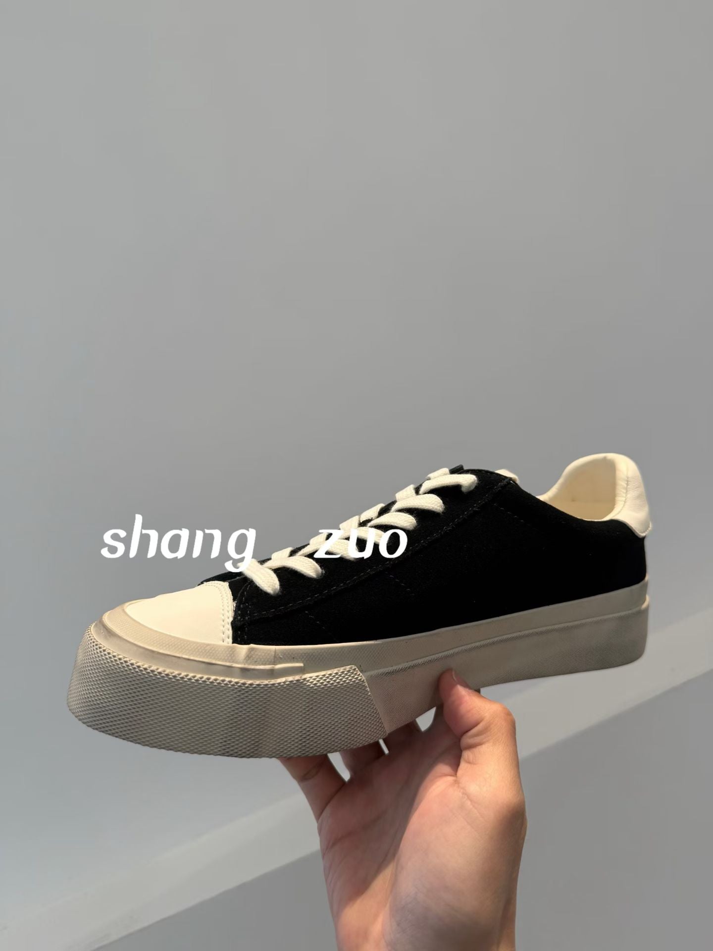 Classic Casual Sneakers – Lightweight & Comfortable Everyday Shoes